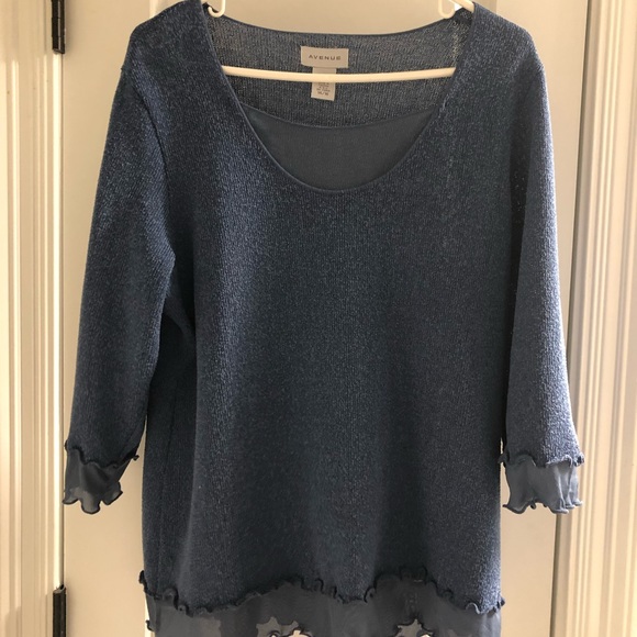Tops - 1/2 sleeve blue shirt
